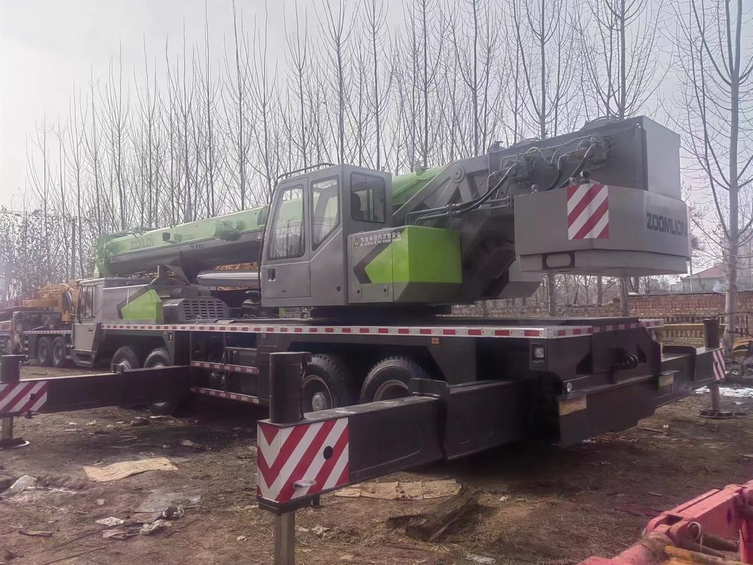 Vente de grues de camions utilisés Zoomlion ZTC700V de 70 tonnes max.