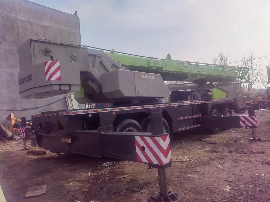 Vente de grues de camions utilisés Zoomlion ZTC700V de 70 tonnes max.