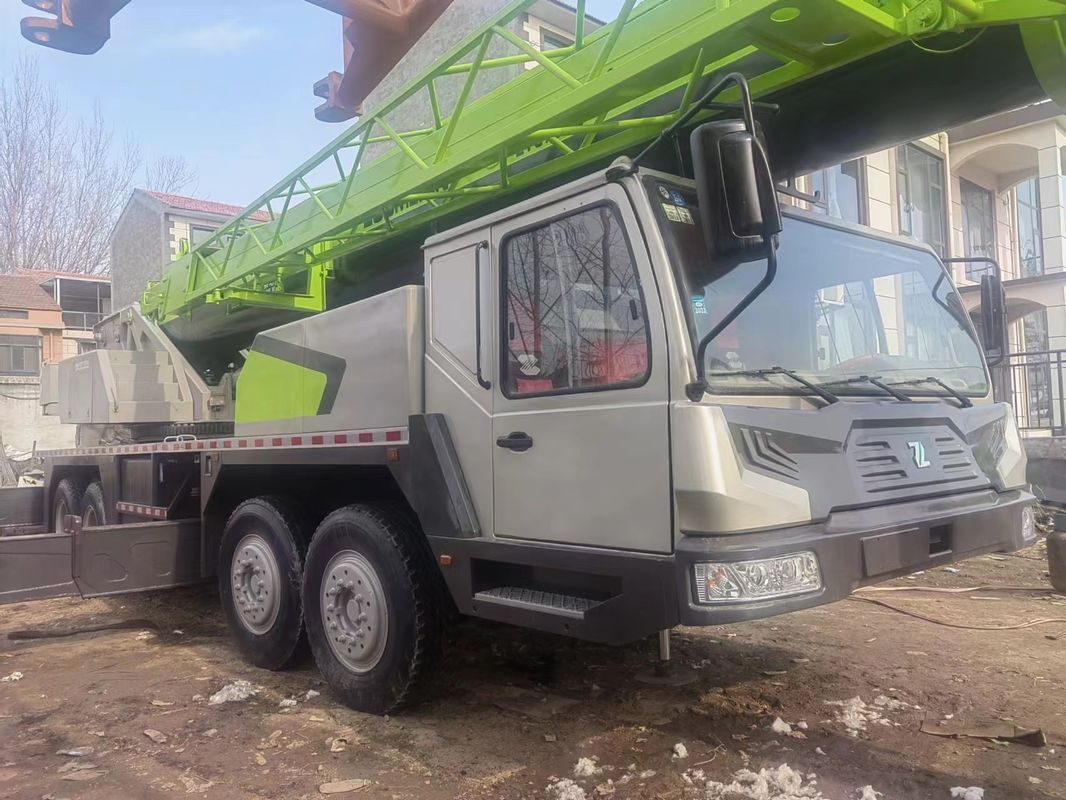 Vente de grues de camions utilisés Zoomlion ZTC700V de 70 tonnes max.