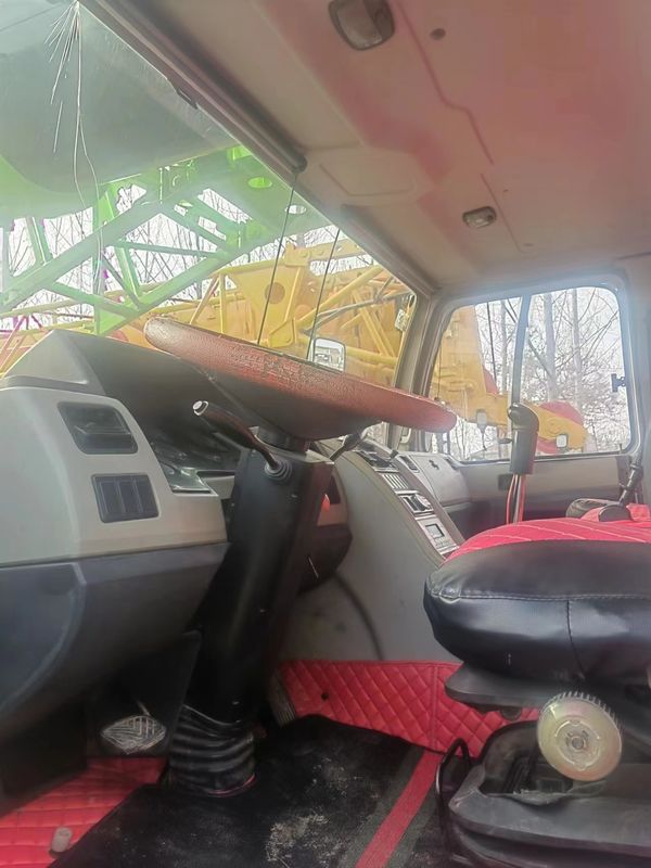 Vente de grues de camions utilisés Zoomlion ZTC700V de 70 tonnes max.