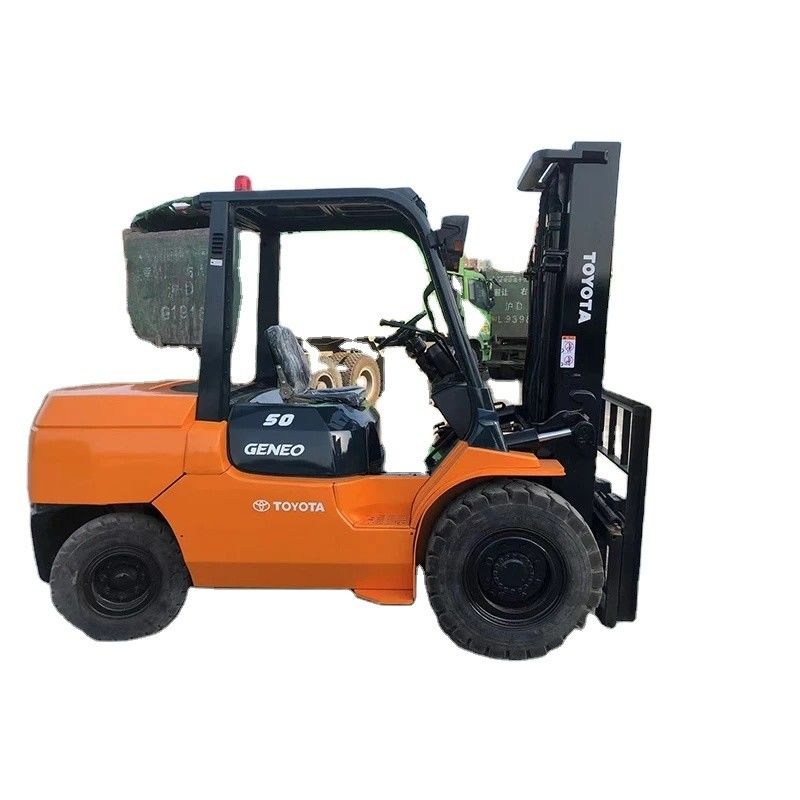 Camion élévateur électrique à pneus tout-terrain antidérapants avec moteur Toyota et 1,5 tonne 3 tonnes 5 tonnes
