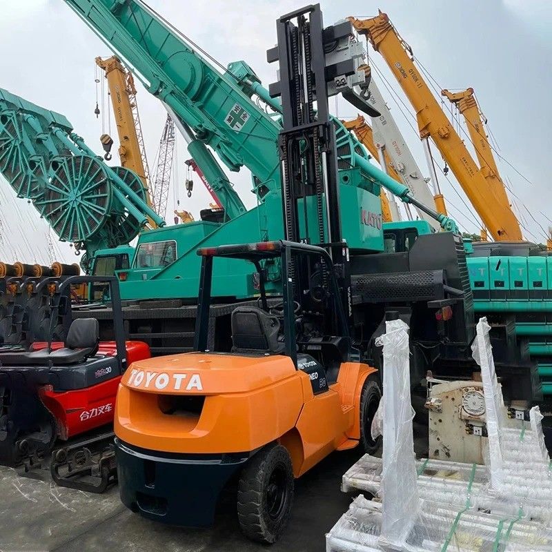 Camion élévateur électrique à pneus tout-terrain antidérapants avec moteur Toyota et 1,5 tonne 3 tonnes 5 tonnes