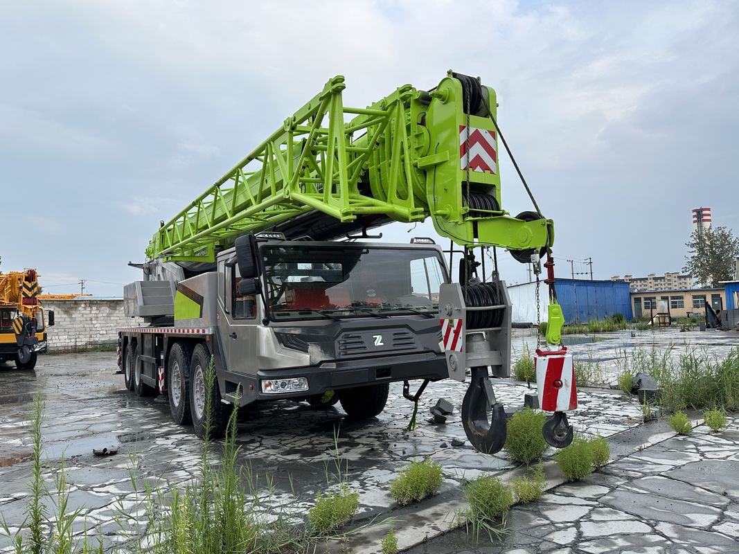 Zoomline ZTC800V Grue de camion de 80 tonnes d'occasion 80000 kg de poids et moteur diesel 8 cylindres