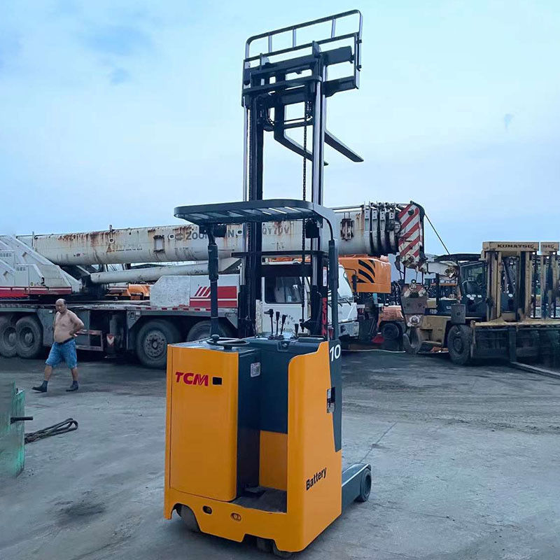 En bon état utilisé 1000 kg TCM élévateur électrique 3 tonnes Capacité avec moteur électrique