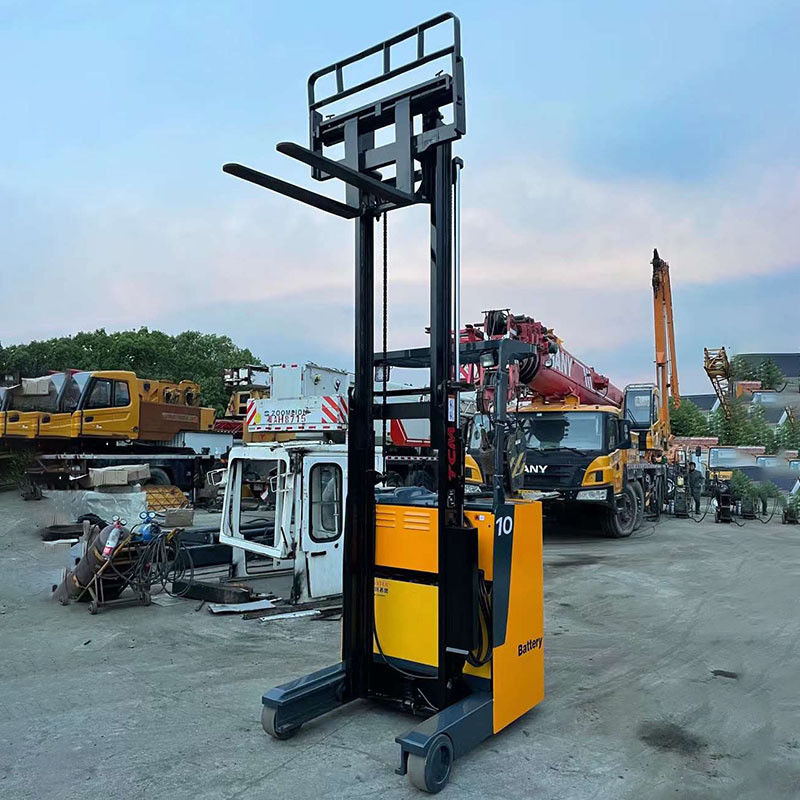 En bon état utilisé 1000 kg TCM élévateur électrique 3 tonnes Capacité avec moteur électrique