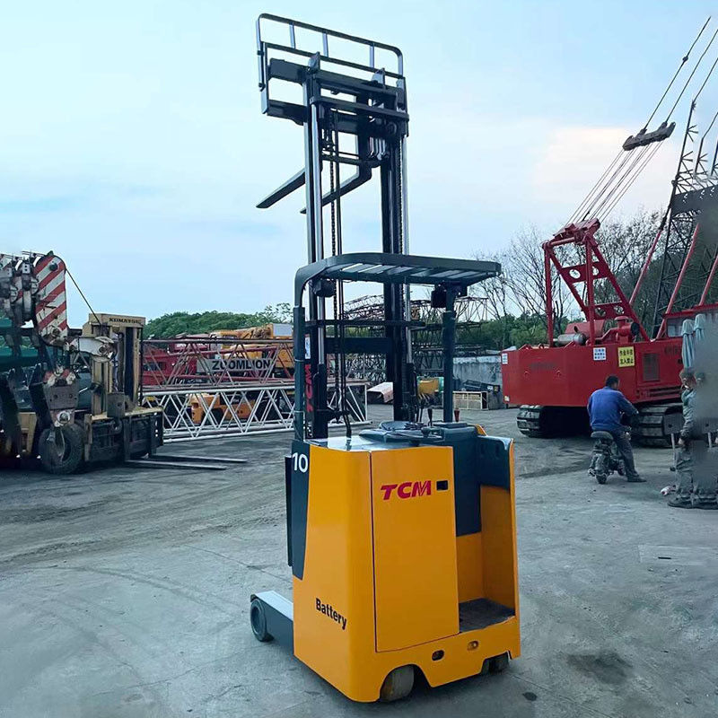 En bon état utilisé 1000 kg TCM élévateur électrique 3 tonnes Capacité avec moteur électrique
