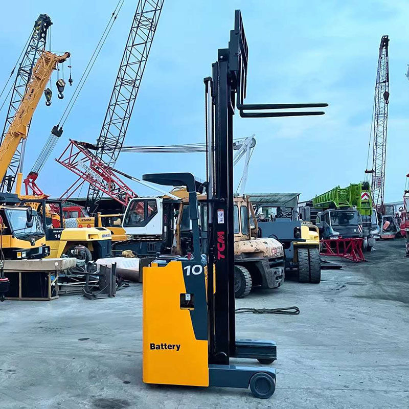 En bon état utilisé 1000 kg TCM élévateur électrique 3 tonnes Capacité avec moteur électrique