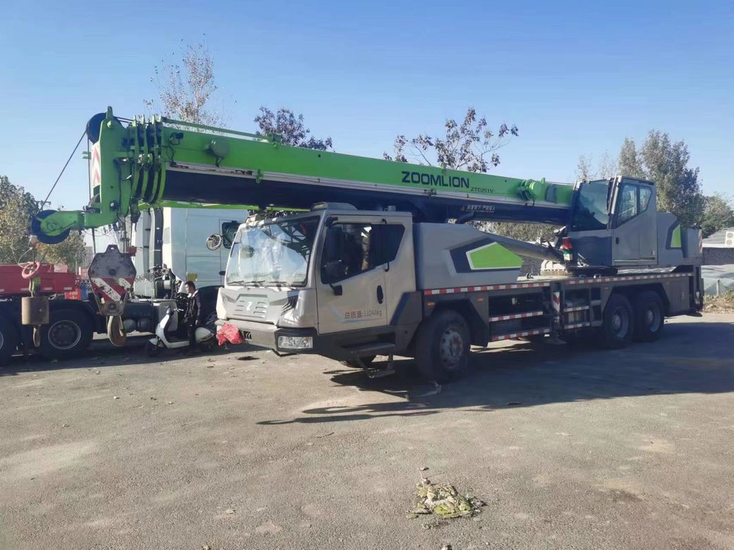 La grue Zoomlion de 25 tonnes est la combinaison parfaite de puissance et de précision pour les travaux de construction
