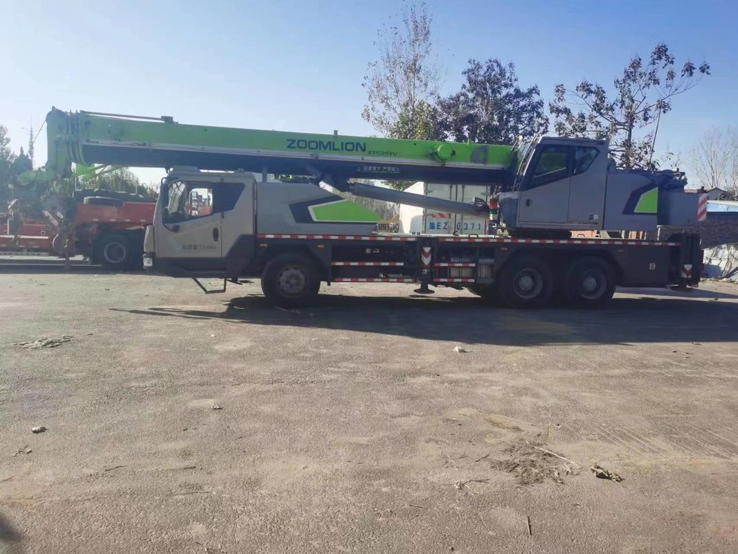 Zoomlion ZTC250 Cran mobile de levage d'occasion avec poids de travail de 25 t et pompe hydraulique