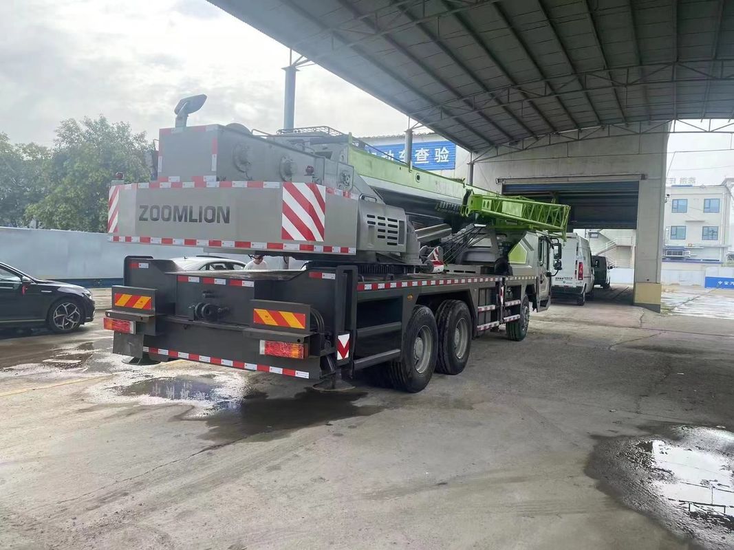 Cran mobile Zoomlion 25T Cran d'occasion de 25 tonnes maximum.