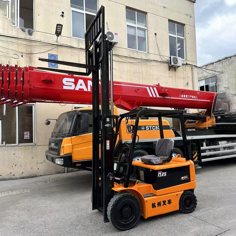 Camionne électrique 4x4 2 tonnes utilisée avec pneu tout-terrain antidérapant et longueur de fourchette 1070 mm
