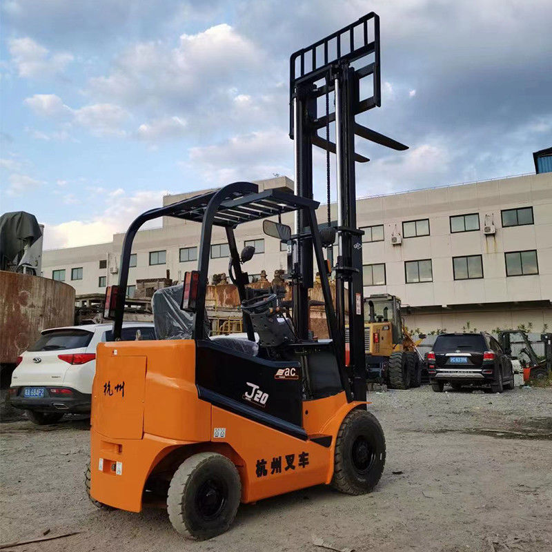 Camionne électrique 4x4 2 tonnes utilisée avec pneu tout-terrain antidérapant et longueur de fourchette 1070 mm