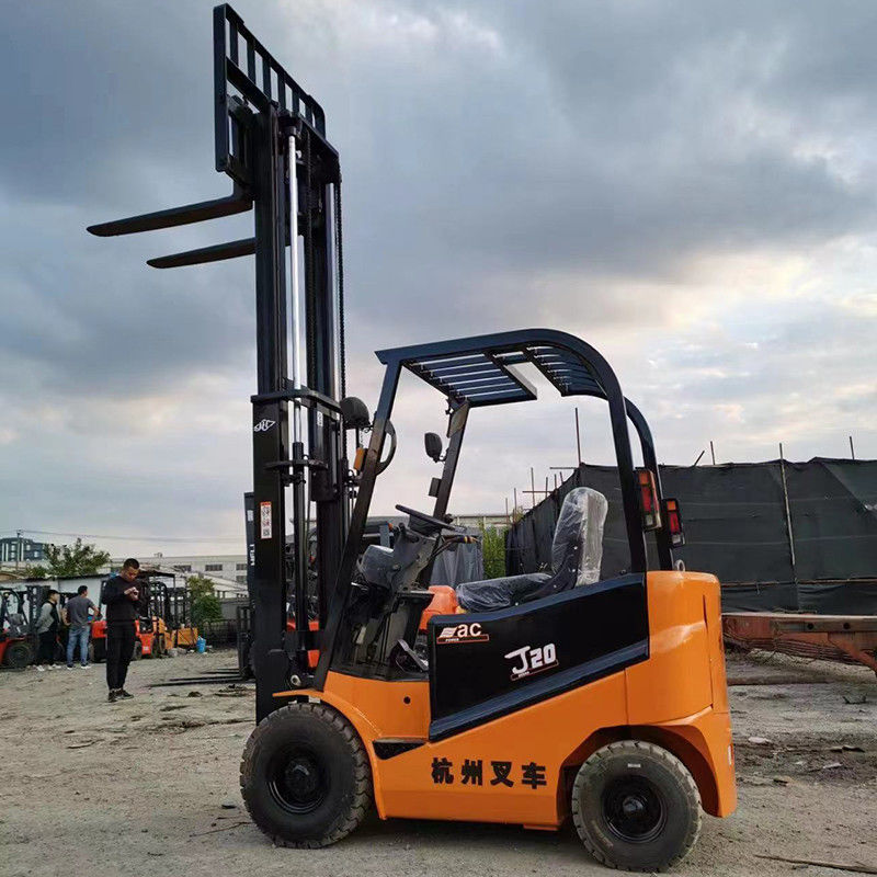 Camionne électrique 4x4 2 tonnes utilisée avec pneu tout-terrain antidérapant et longueur de fourchette 1070 mm