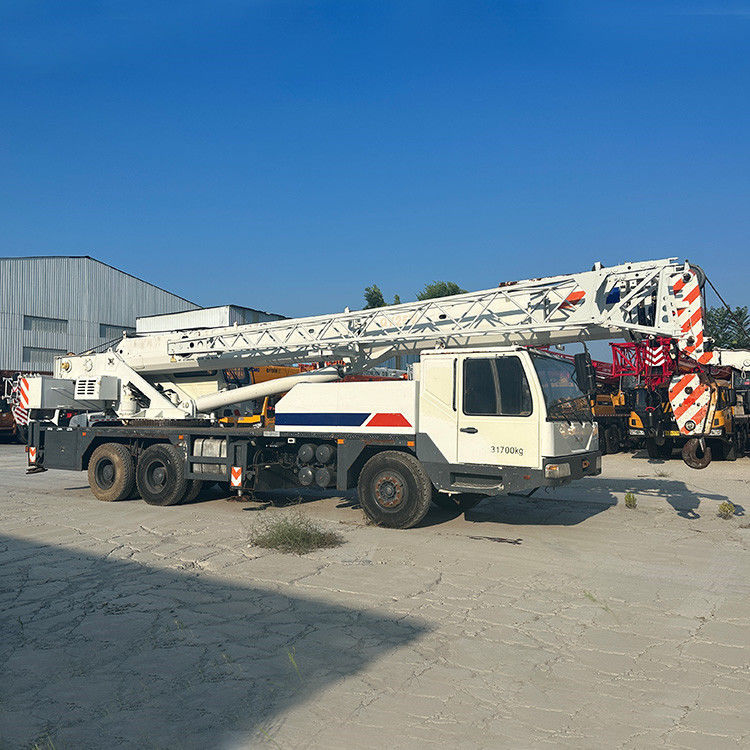 Grue de construction Zoomlion de 25 tonnes avec couleur blanche et cylindre hydraulique