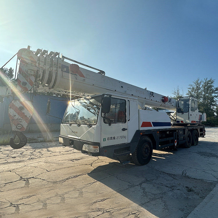 Grue de construction Zoomlion de 25 tonnes avec couleur blanche et cylindre hydraulique