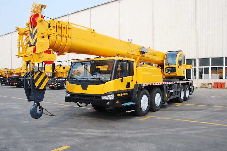 Construction P H Grue de 50 tonnes utilisée avec une capacité de levage totale nominale maximale de 50 tonnes