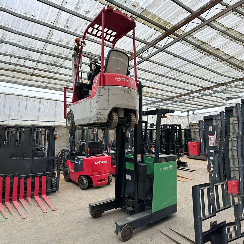 Vendre un chariot élévateur diesel électrique de 105 tonnes avec pneu tout-terrain antidérapant et largeur de fourchette de 150 m