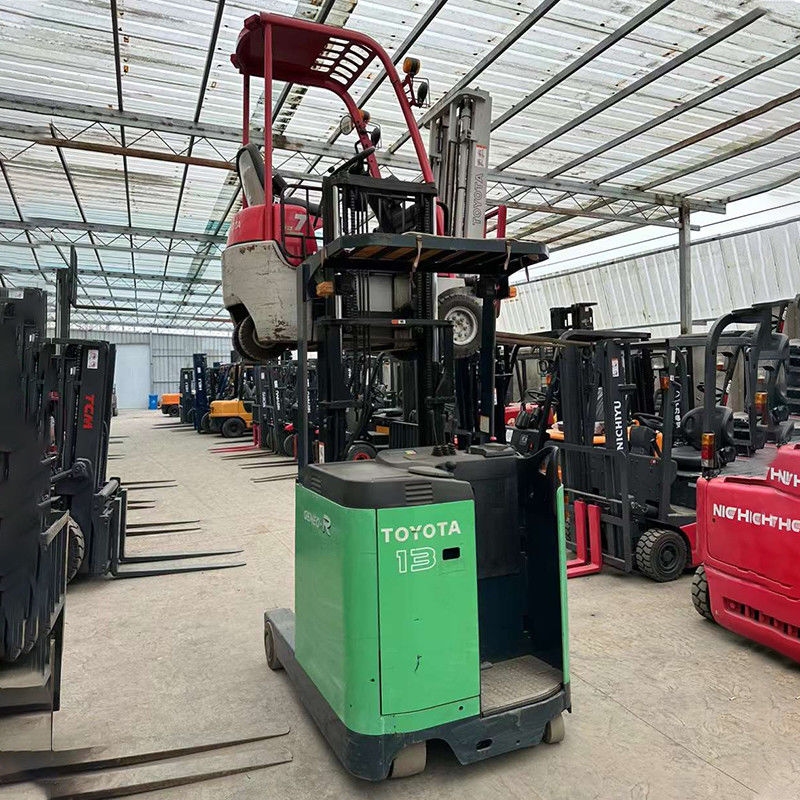 Vendre un chariot élévateur diesel électrique de 105 tonnes avec pneu tout-terrain antidérapant et largeur de fourchette de 150 m