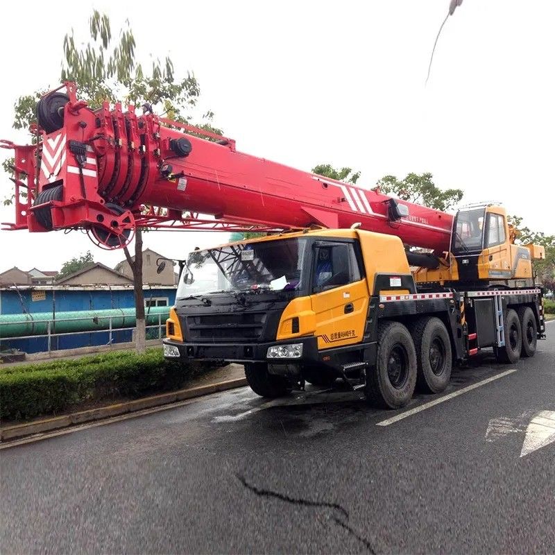 STC1000T 100 tonnes de grue hydraulique lourde avec une puissance maximale de 353/1900 kW/rpm