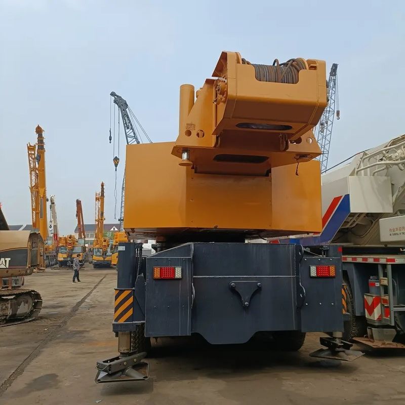 STC1000T 100 tonnes de grue hydraulique lourde avec une puissance maximale de 353/1900 kW/rpm