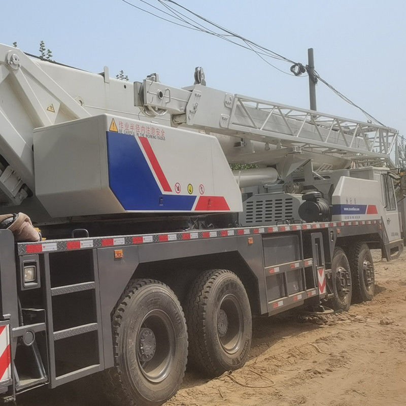 Les Chinois vendent une grue Zoomlion QY50 avec des heures de travail 40001-50000 et une fonction de pliage