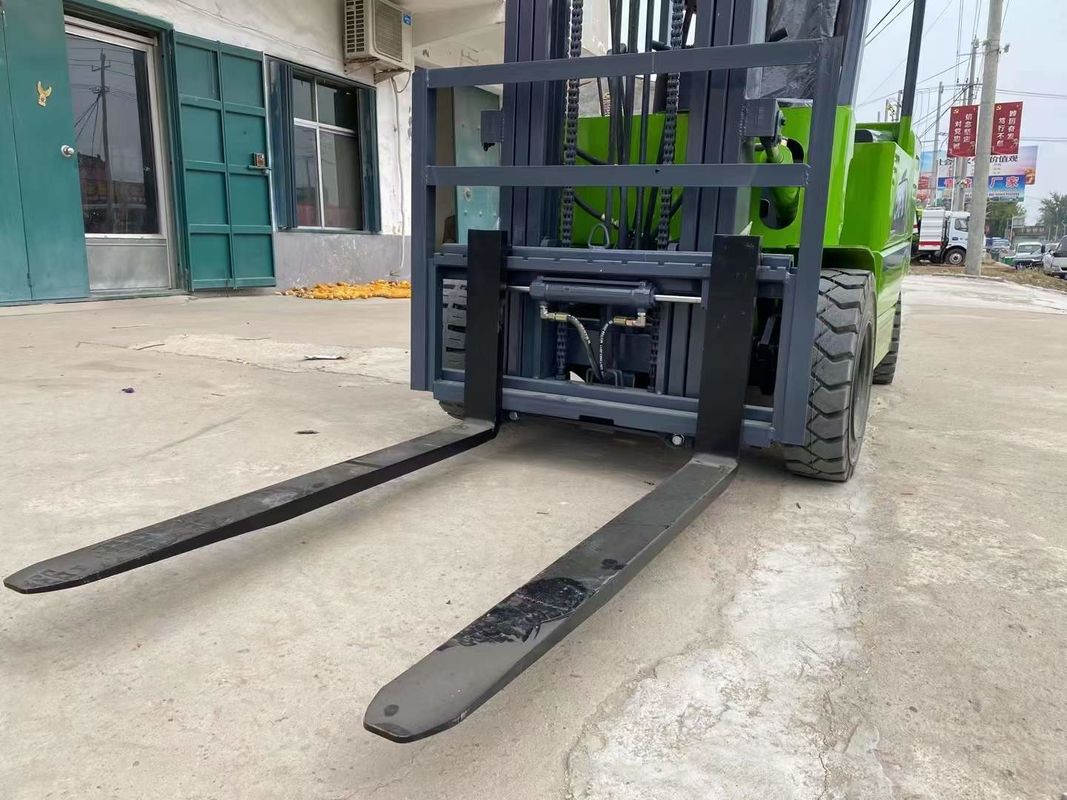 Le chariot élévateur Hyster originaire du Japon de 7 tonnes de capacité pour diverses applications d'entrepôt