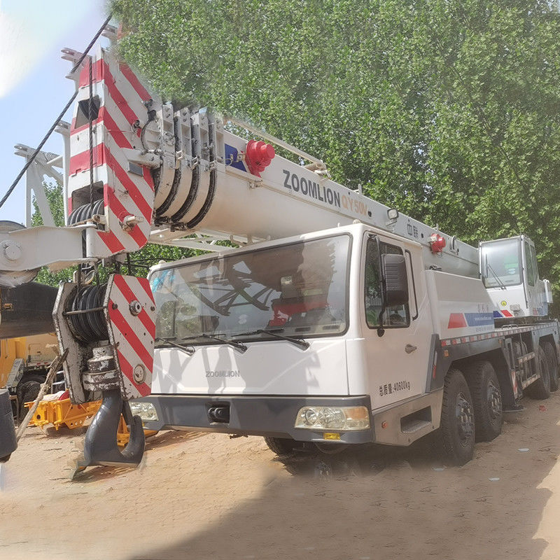 Les Chinois vendent une grue Zoomlion QY50 avec des heures de travail 40001-50000 et une fonction de pliage