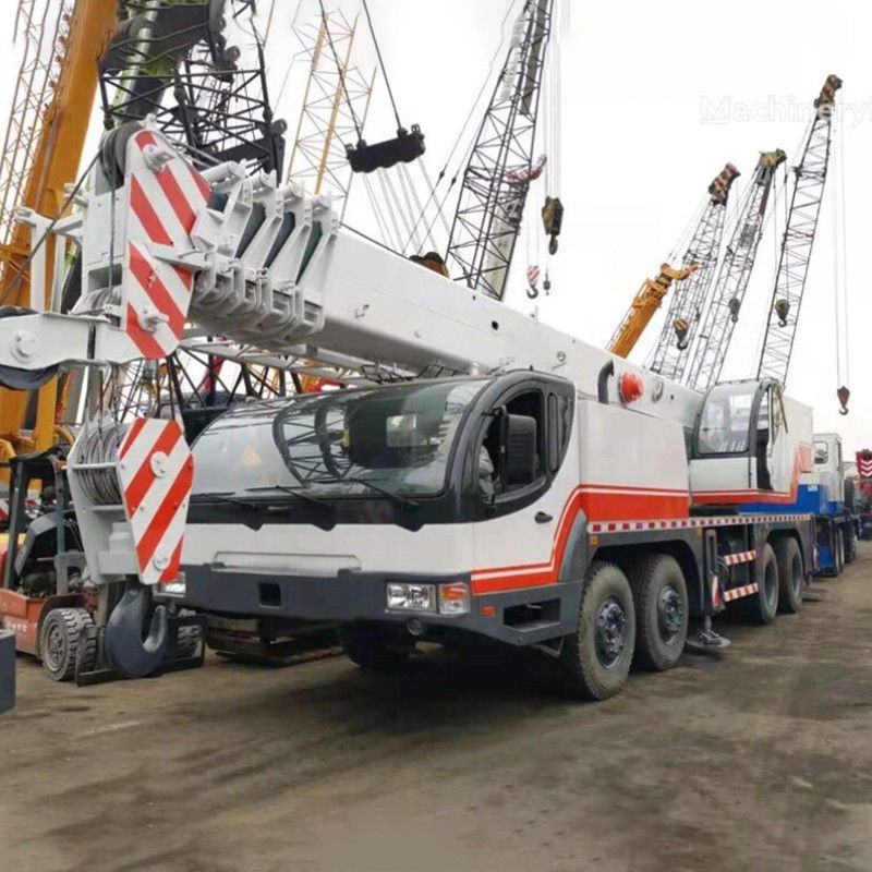 Les Chinois vendent une grue Zoomlion QY50 avec des heures de travail 40001-50000 et une fonction de pliage