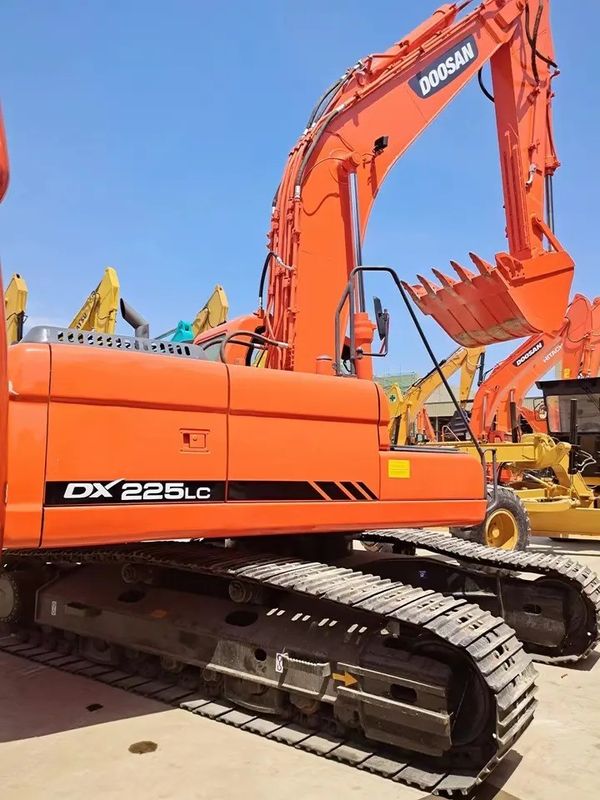 Radius maximal de creusement 10705 mm 110 kw En bon état Excavateur Doosan DX225 LC