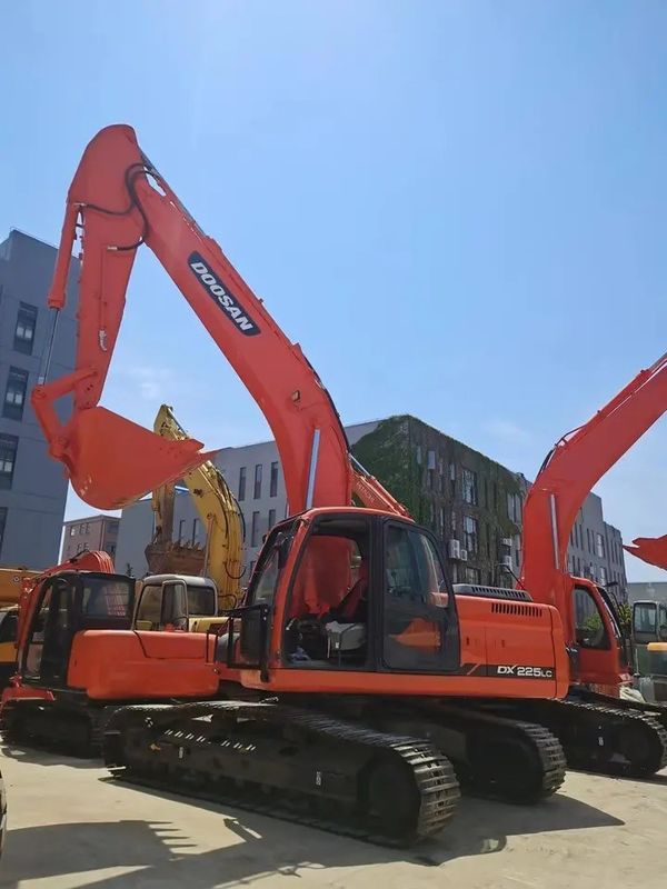 Radius maximal de creusement 10705 mm 110 kw En bon état Excavateur Doosan DX225 LC