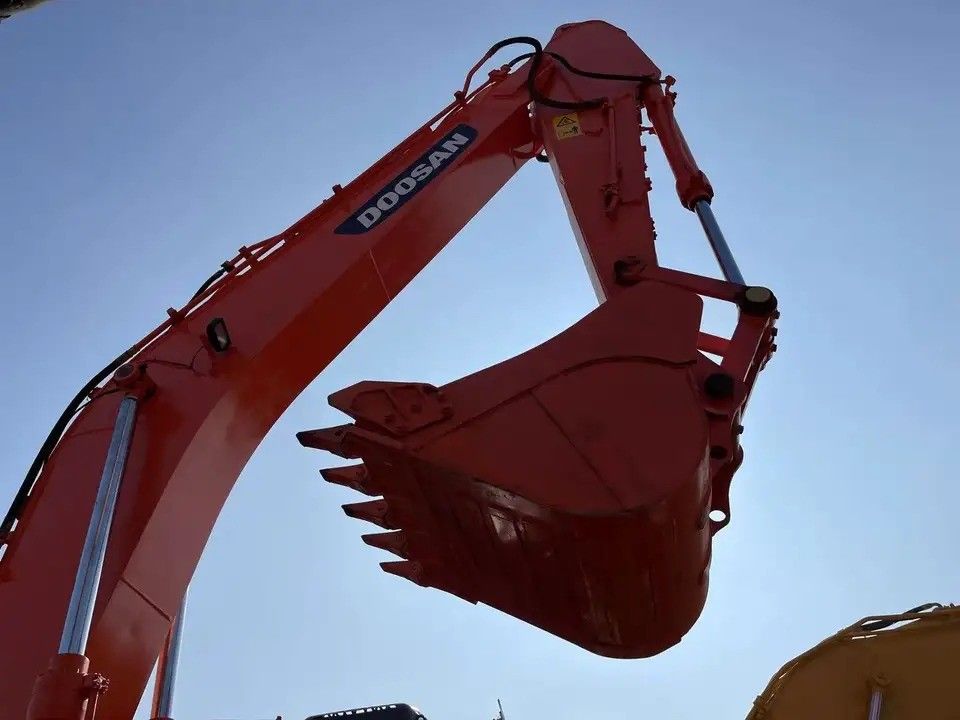 Radius maximal de creusement 10705 mm 110 kw En bon état Excavateur Doosan DX225 LC