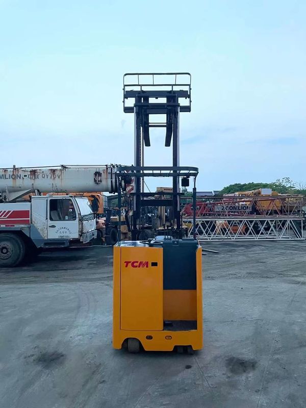 Distance de centre de charge de 500 mm 1,5 tonne chariot élévateur pour une manipulation fluide et sûre des matériaux