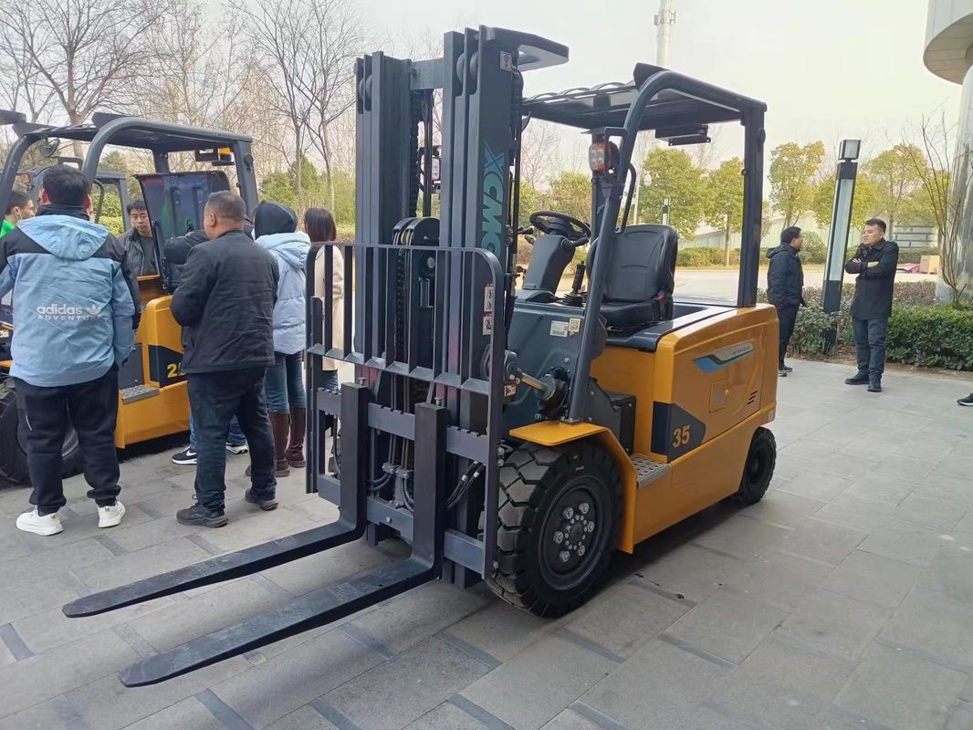 1070MM Longueur de la fourchette 3 tonnes de chariot élévateur diesel entièrement électrique pour le transport de matériaux en entrepôt