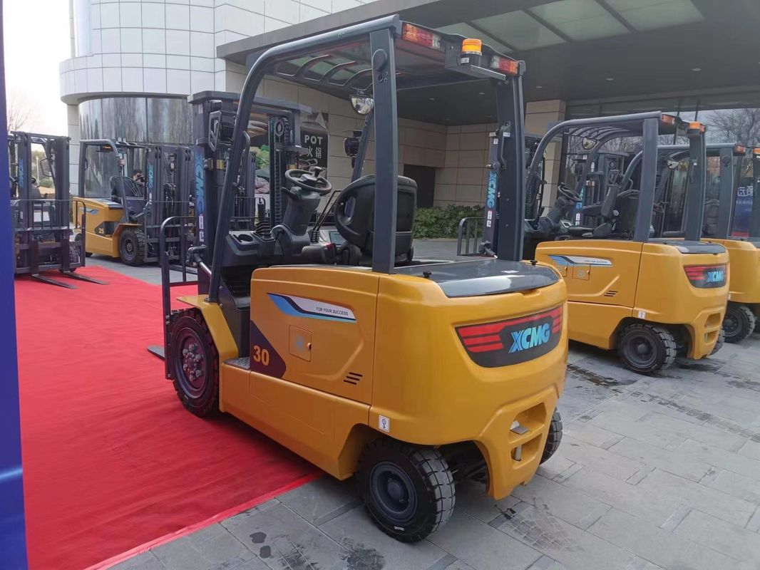 1070MM Longueur de la fourchette 3 tonnes de chariot élévateur diesel entièrement électrique pour le transport de matériaux en entrepôt