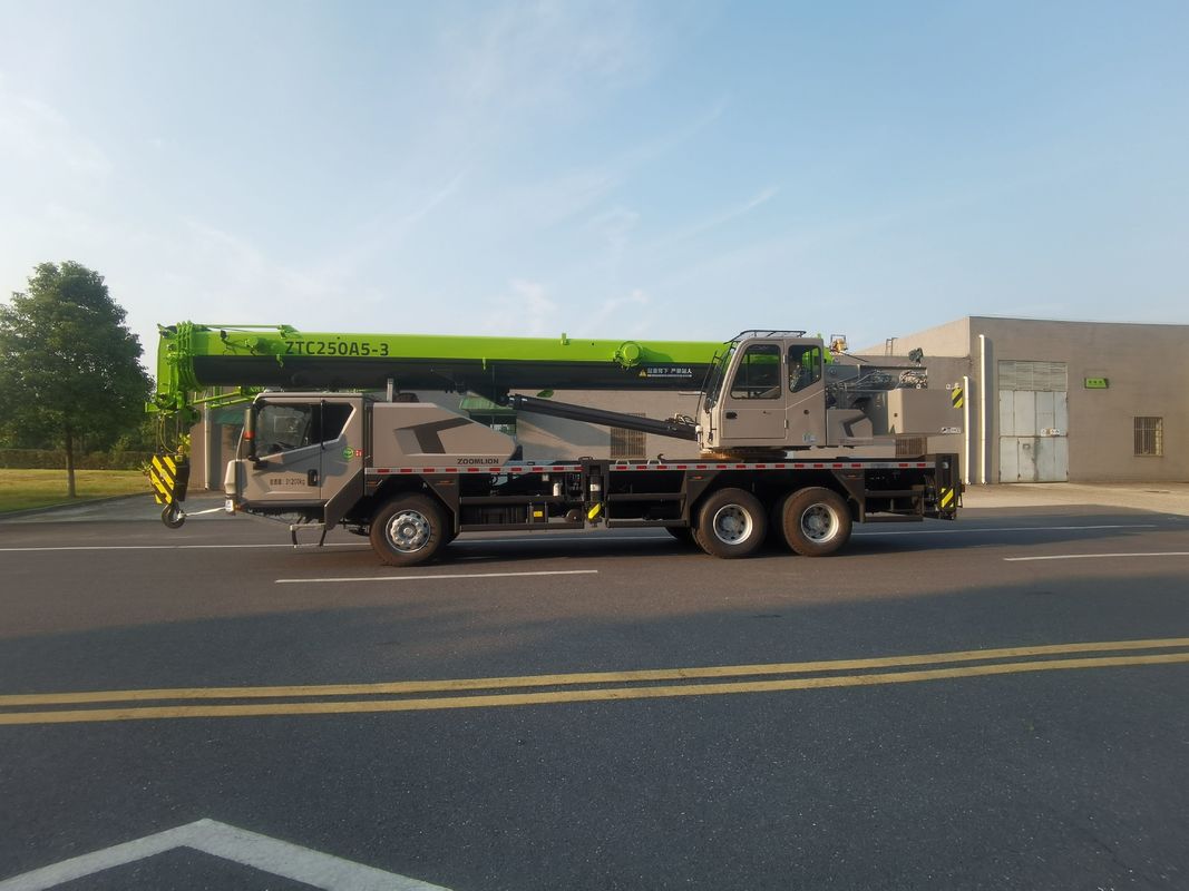 Équipement de levage pour camions-granes de 25 tonnes utilisés et capacité de levage de 25000 kg