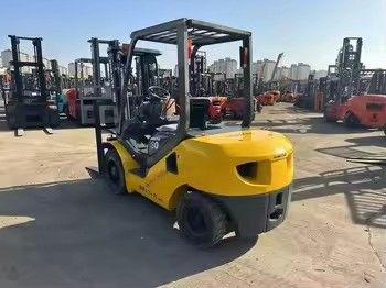 Téléchargeuse diesel 3 tonnes utilisée Komatsu FD30 au Japon avec moteur 4D94LE