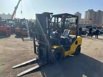 Téléchargeuse diesel 3 tonnes utilisée Komatsu FD30 au Japon avec moteur 4D94LE