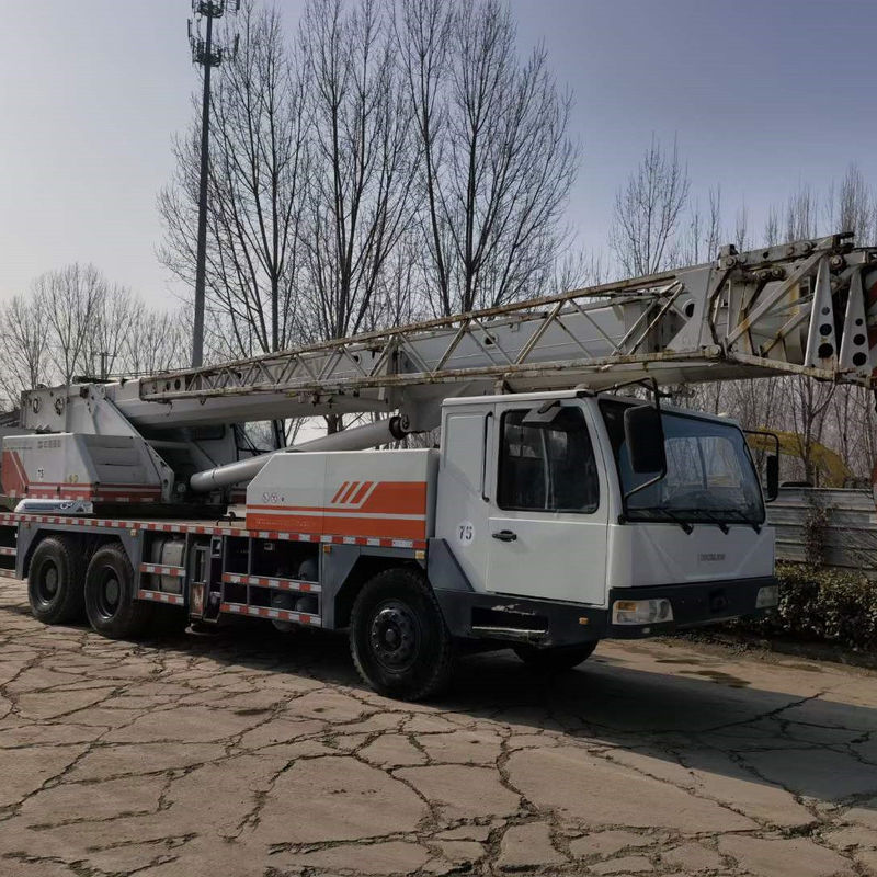39m QY25V Zoomlion utilisé 25 tonnes grue de camion avec le couple de levage nominal maximal de 980KN.m