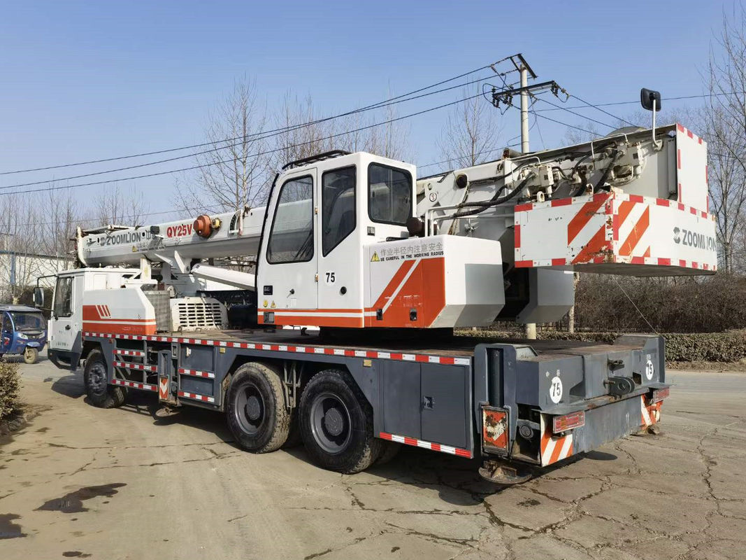 Machinette à grue blanche de 39 m, super grue de camion de 25 tonnes, Zoomlion QY25V, grue mobile de camion d'occasion