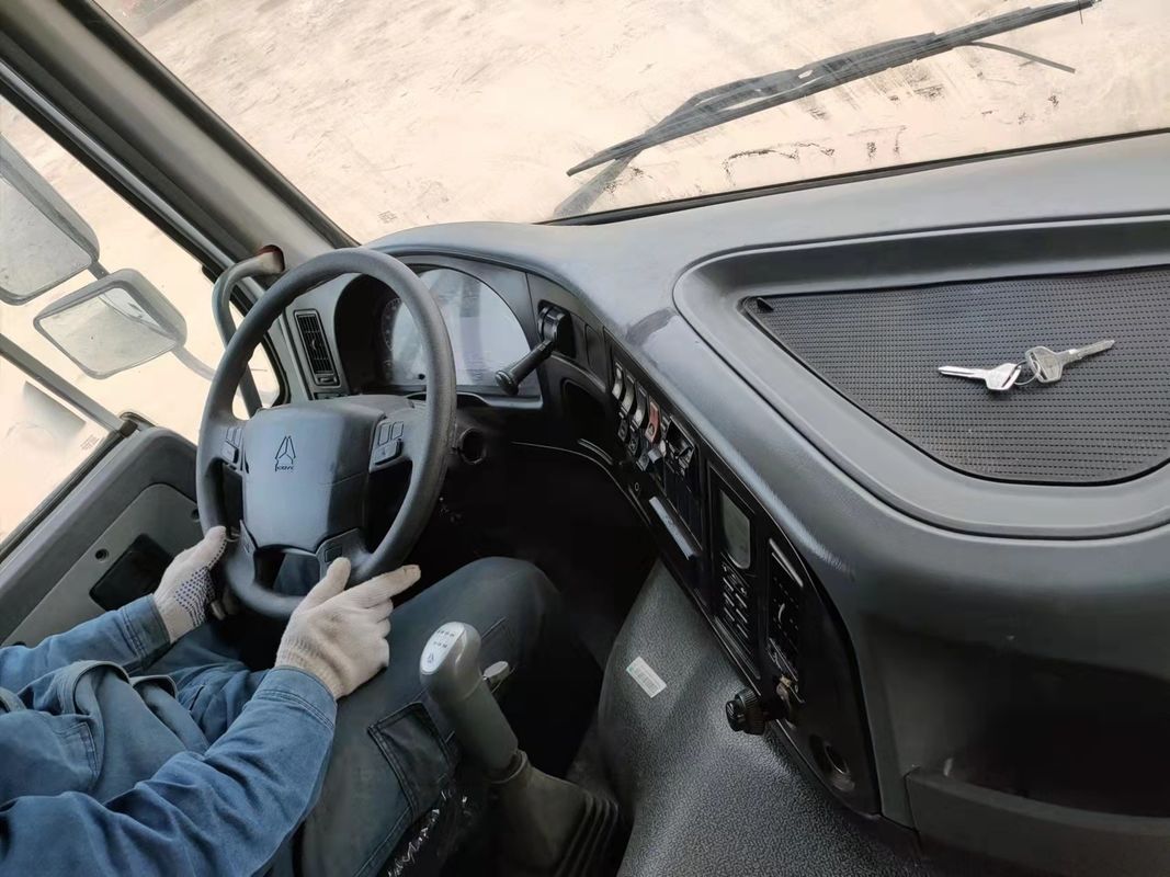 Euro 3 SINO Camion à 12 roues LHD 50 tonnes d'occasion 8x4 Camion d'occasion HOWO
