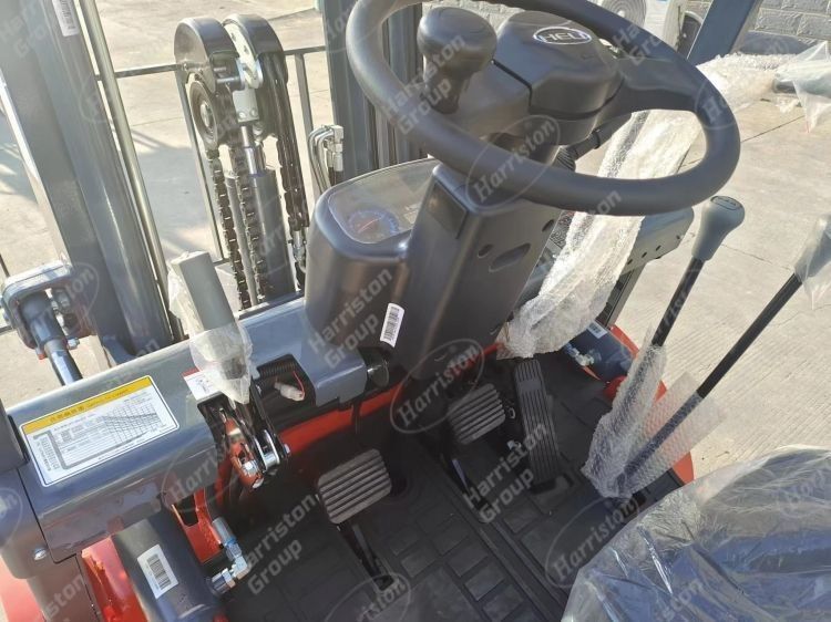 Après-service Vidéo Support technique Hélicoptère 3 tonnes Camion élévateur diesel Longueur de la fourchette 1070 mm