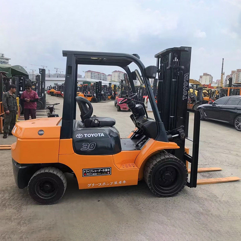 3 tonnes de chariot élévateur Toyota à deux étages et 24V
