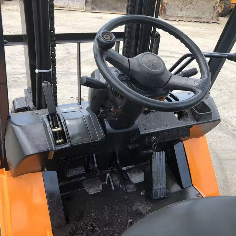 3 tonnes de chariot élévateur Toyota à deux étages et 24V