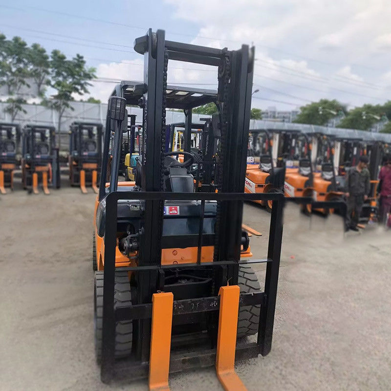 3 tonnes de chariot élévateur Toyota à deux étages et 24V
