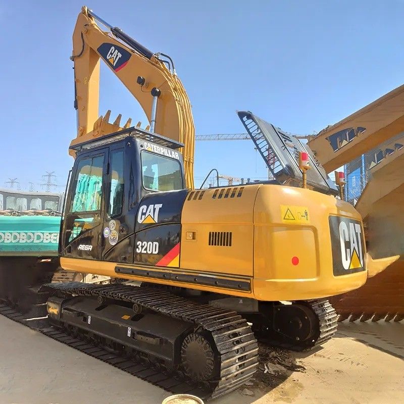 Produit chaud dans la deuxième main Komatsu PC200 Excavator avec 3.1/4.2/5.5km/h vitesse de marche