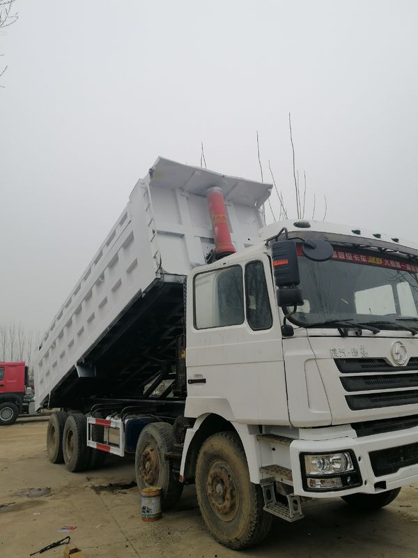 39000kg Poids de freinage Shacman F3000 8x4 camion à bascule camion de décharge 6,2-8m Longueur du réservoir de chargement