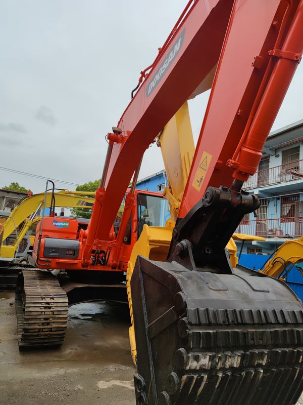 2001-4000 Heures de travail Doosan DX225 Excavateur à rouleaux d'occasion avec autre soupape hydraulique