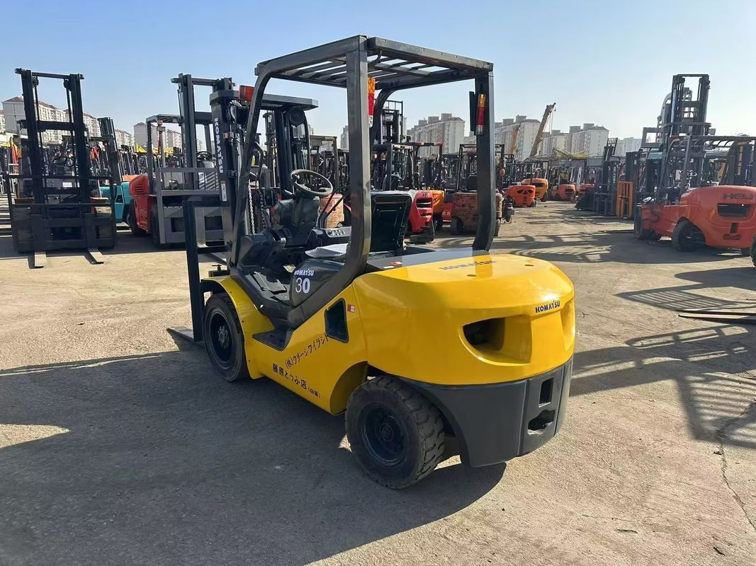Mini chariot élévateur japonais Komatsu FD30 3T avec moteur diesel à faible consommation de carburant