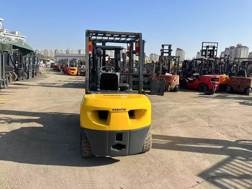 Mini chariot élévateur japonais Komatsu FD30 3T avec moteur diesel à faible consommation de carburant