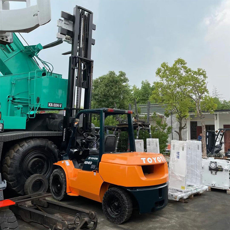 Camion élévateur diesel d'occasion de 5 tonnes à transmission automatique à quatre roues motrices et largeur de fourche 125